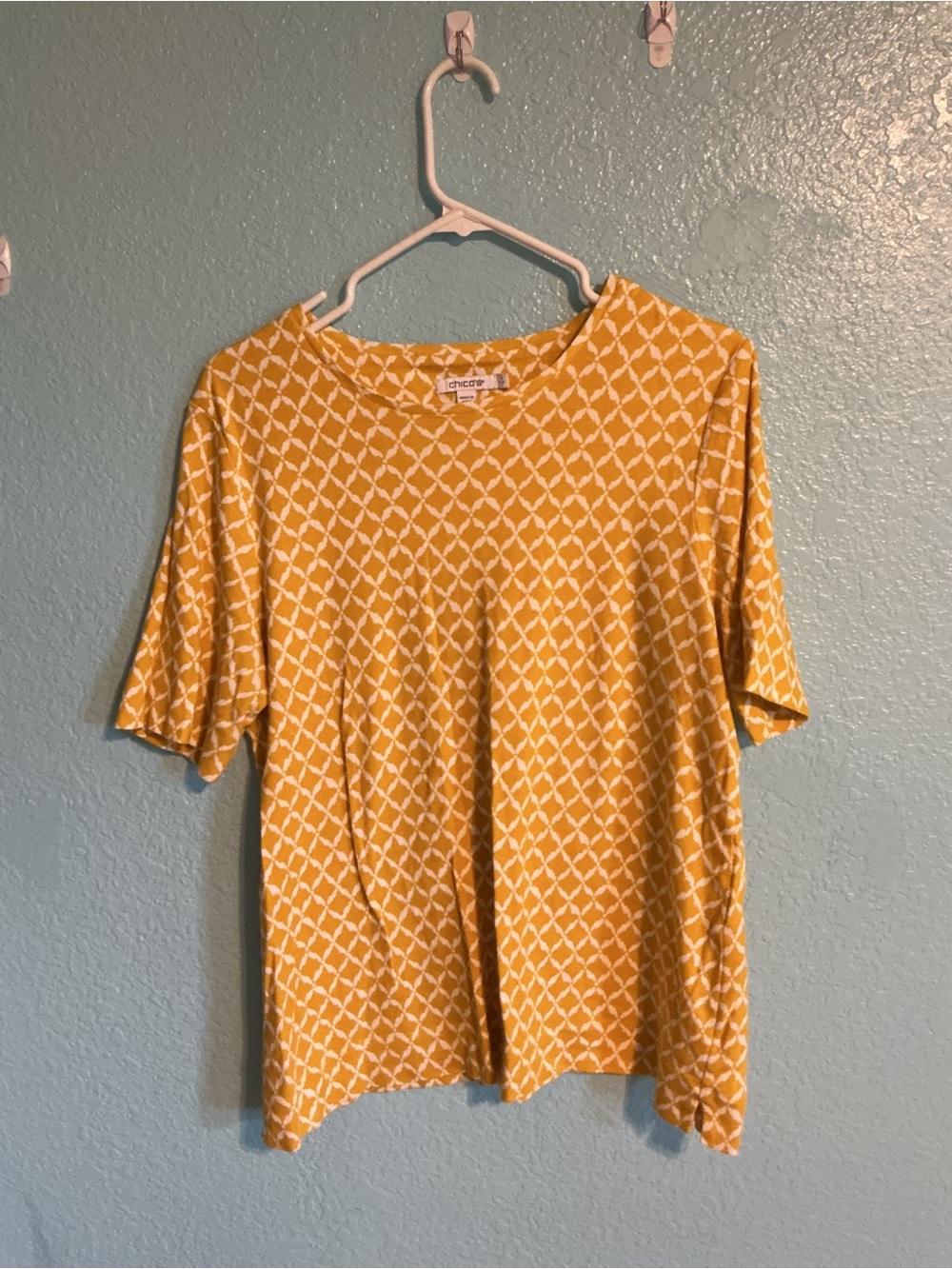 Chico's Yellow and White Geometric Short Sleeve Tee